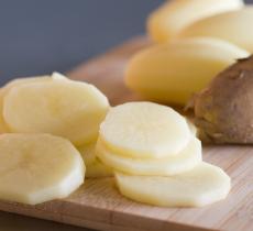 Les bienfaits de la pomme de terre sur la peau et les cheveux !