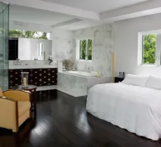 Salle de bain dans la chambre : comment limiter les risques d’humidité ?