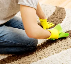 Comment enlever une tache sur un tapis ?