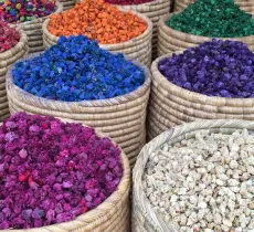 Comment teindre un tissu naturellement avec des fleurs ?